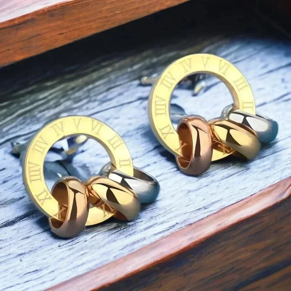 🆕️Roman Numeral Circle Stud Earrings ✨ Tri-Color Stainless Steel Elegance 💖 - Picture 6 of 10